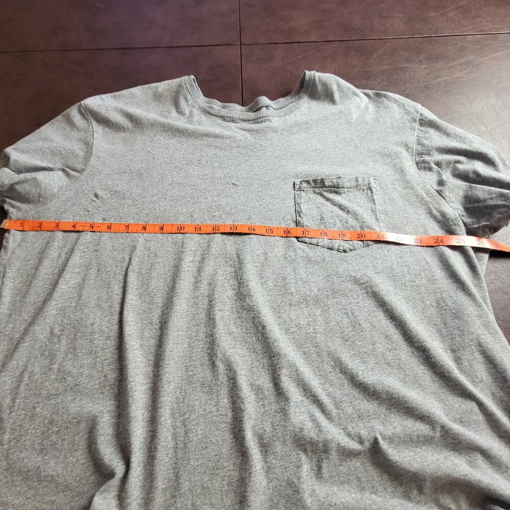 Torrid grey short-sleeve t-shirt with front pocket EUC size 2 or 2X 100% cotton - Picture 7 of 8